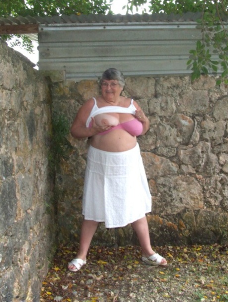 curvy big natural tit free sexy images