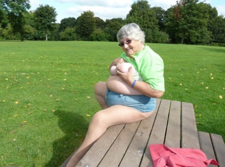 fat women and man saxy top photos