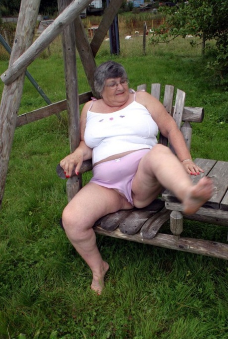thick redbone girls hot nude pics