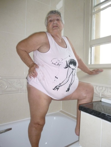 clapping fat cheeks nudes gallery