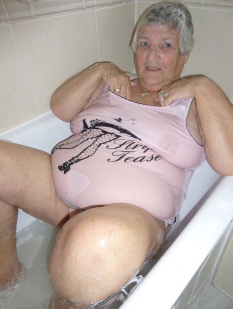 bbw vs skinny lesbian sexy nude pics