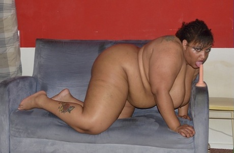 rough big boy loves sucking deep a big and fat strapon nice picture
