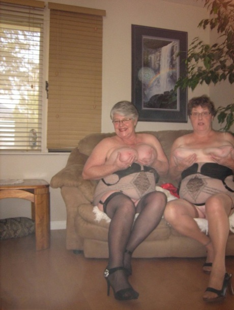 two mature fat sluts have lesbian sucks art naked images