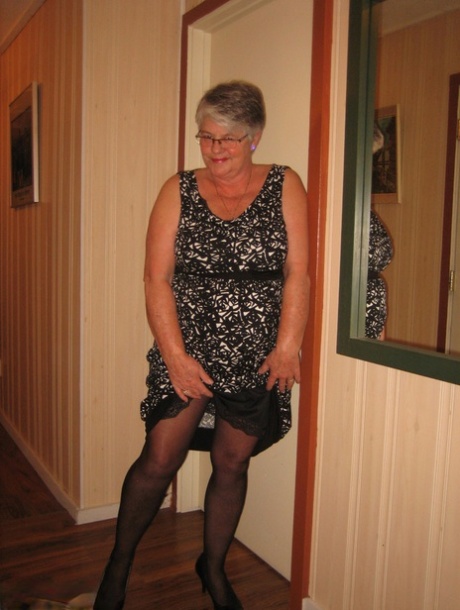 thick light skin mom free naked pic