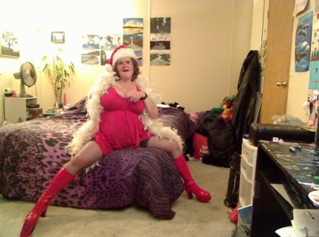 marcelle shows off her curvy body exclusive picture