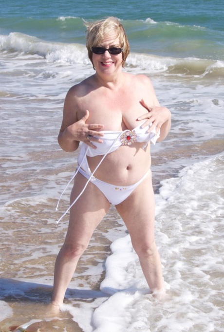 busty thick small waist art nude galleries