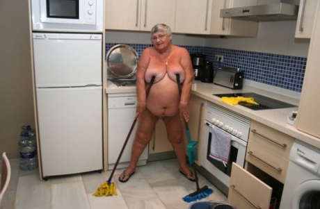 thick ass aunt sexy naked pics