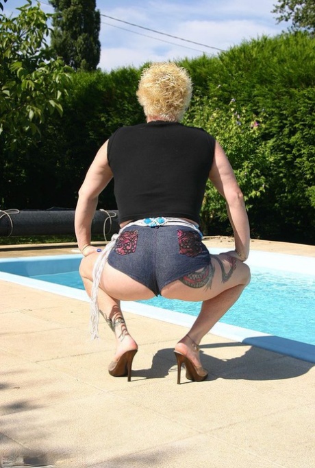 girls with thick thighs hot naked pic