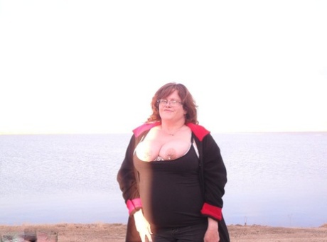 accordion hend old fat milf free nude image
