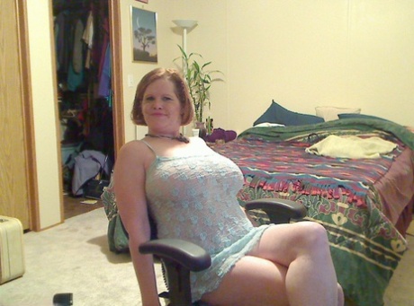 thick redhead mega post naked photo