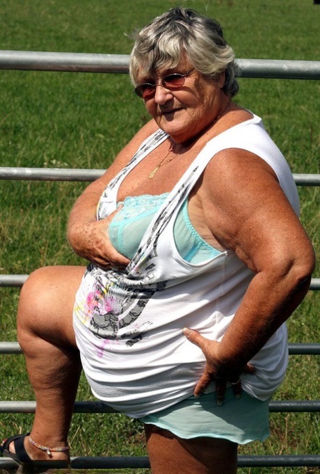 thick thighs animated top photo