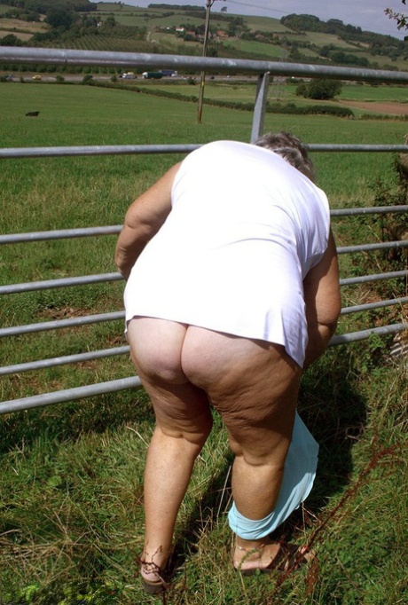 big fat bum art nude pic