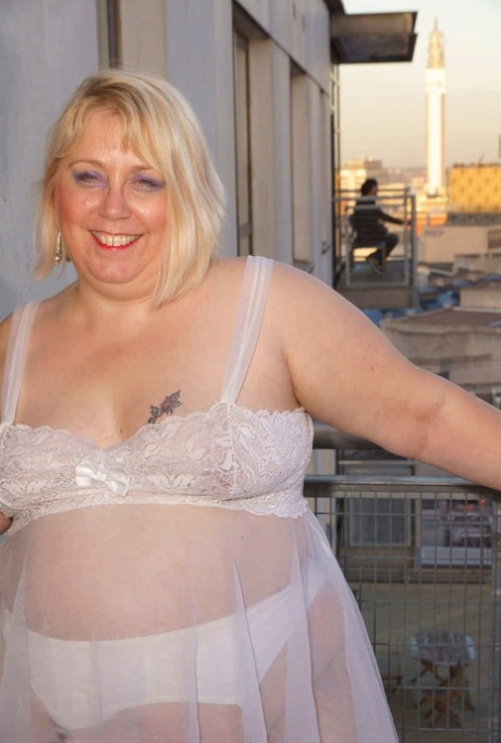 top curvy actress hot gallery