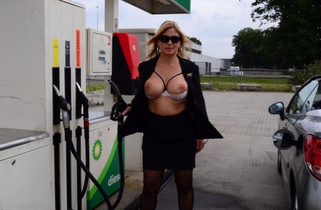 thick worker sexy naked pictures