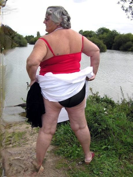 mature bbw milf cindy black lingerie and stockings tease nice gallery