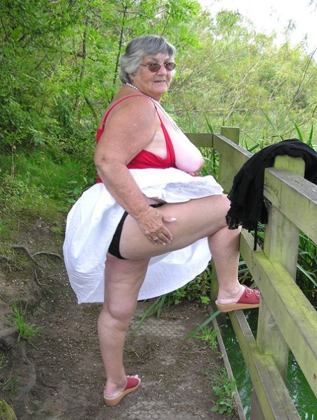 curvy butt and boobs art nude archive