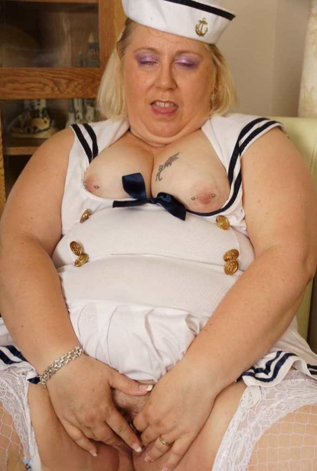 bbw mom handjob porno photos
