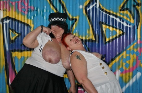naked plump goth gals art porn galleries