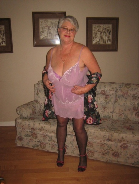 busty bbw maid skipping work for cam whoring beautiful photo
