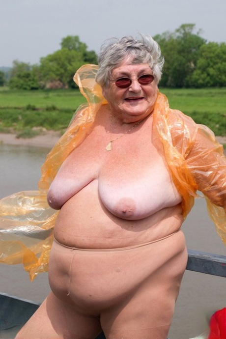thick girl shower hot nude gallery
