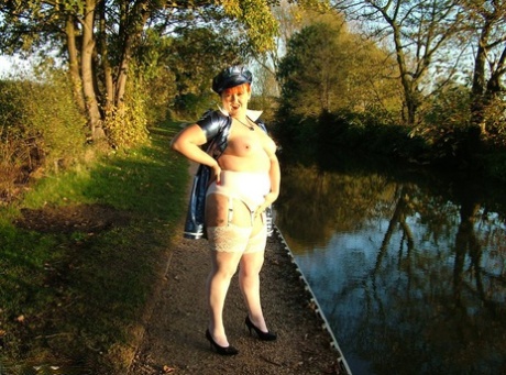spit roasting a big assed bbw british wife nude pictures