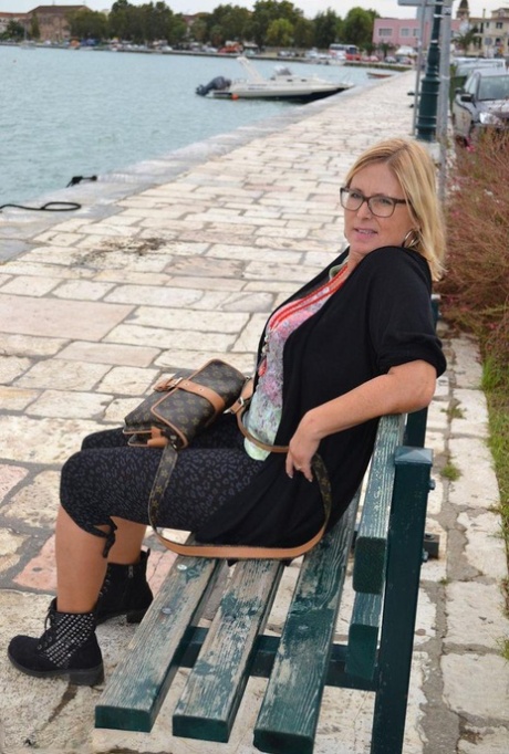 free mature chubby lesbian galleries hot porn picture