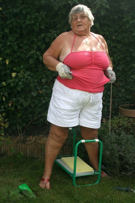 chubby granny with long hair hot nude photo