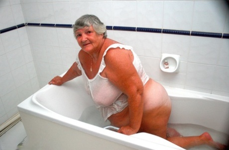 curvy arab milf art nude galleries