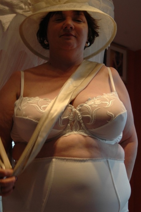 amateur curvy redhead naked hd archive