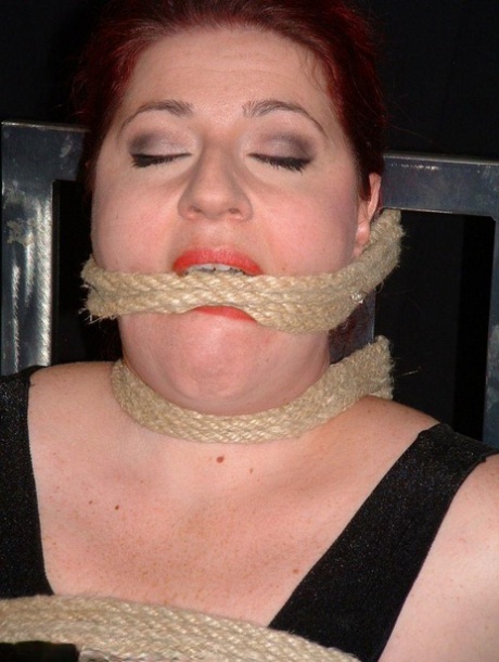 voluptuous heel wearing amateur hussy perfect picture