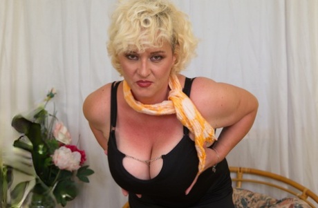 curvy blonde milf fuck nudes galleries