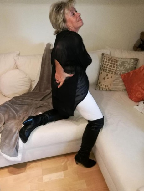 voluptuous mature big tits and ass hot porn pictures