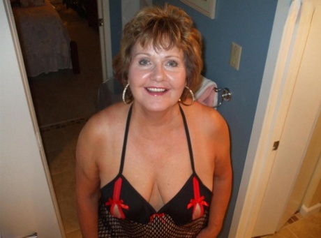 curvy blondeie stuffs a cucumber in her snatch free naked photo