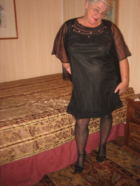 hot curvy sister art nude img