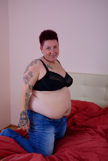 curvy facesitting sexy naked image