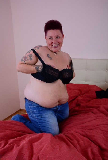 chubby big tits babe laeh loves the taste of cum sexy xxx galleries
