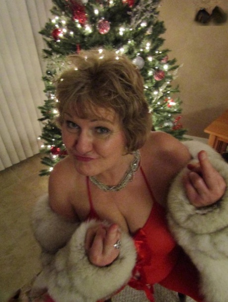 fat mom mini skirt sex hd img