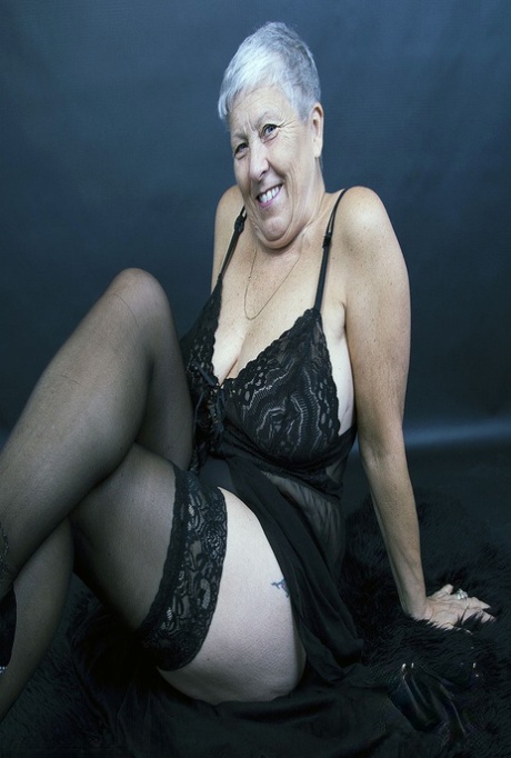 hot girl bbw showing fat hip and ass on cam adult picture