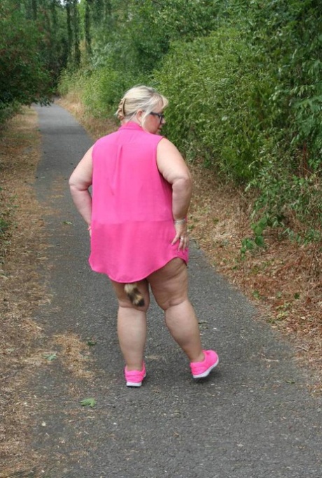 big ass gf diciplined with a whip pretty photo