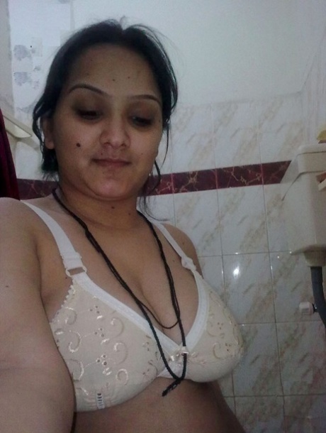chubby lesbian slut eating fine shaved snatch sexy gallery