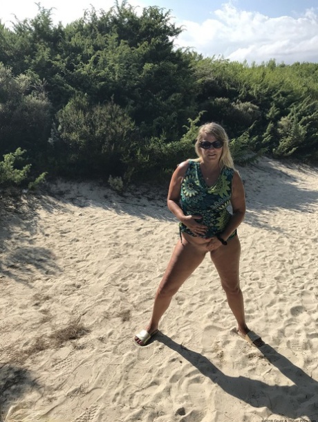 crazy thick latina nudes galleries