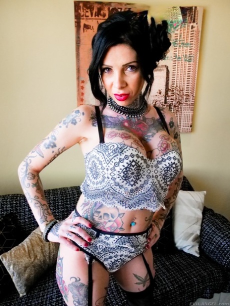 Megan Inky adult model gallery