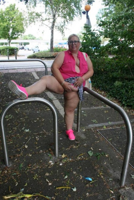 bbw mature show her huge ass art xxx pics