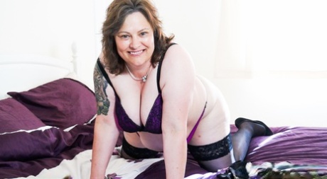busty curvy fit abs big tits camgirl hot sex img