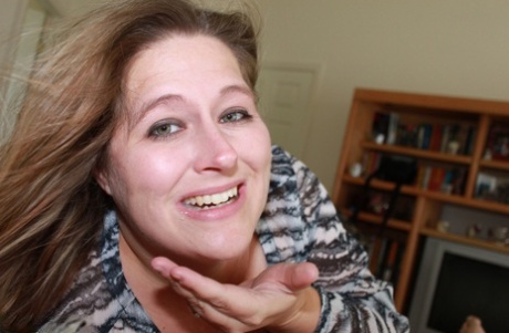mature and chubby blonde has solo sex xxx image