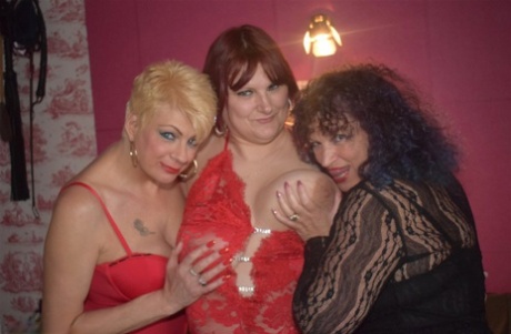 bbw mooning art nude pics