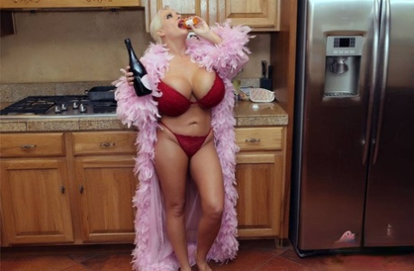 curvy nylon hot archive