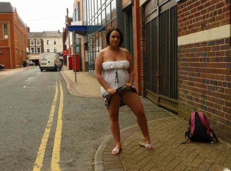 super hot cam girl sensually sucks her fat dildo sexy nude pictures