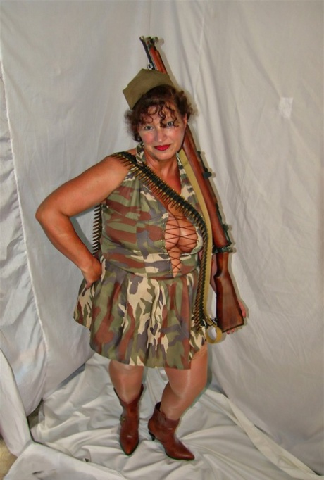 bbw milf carmen hides vibrating egg in pantyhose pornos photo
