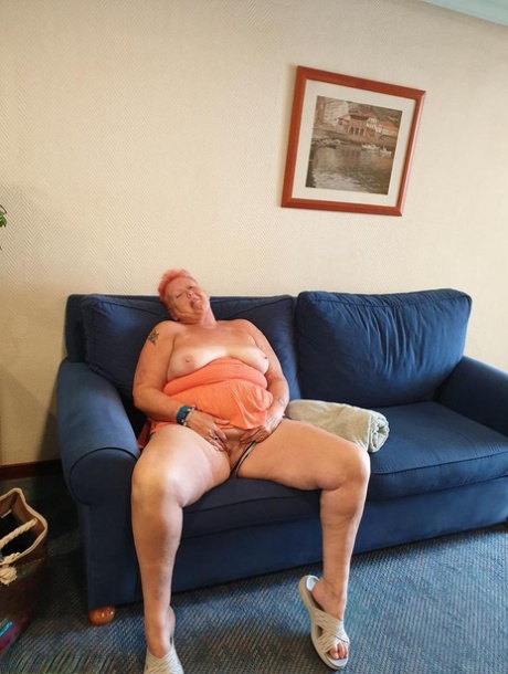 spread that ssbbw ass art nude picture